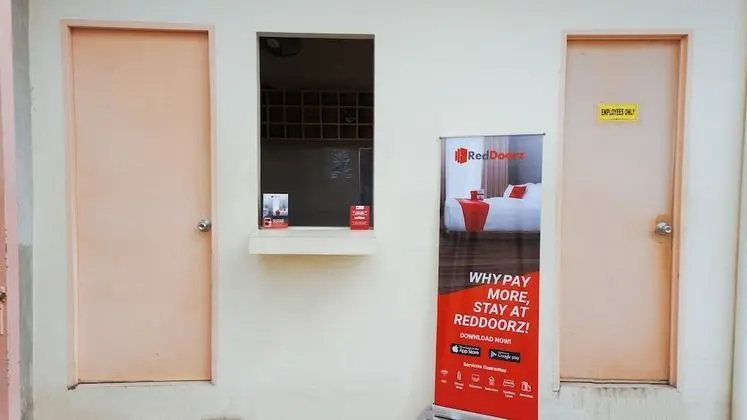 RedDoorz Plus near Talisay Town Center - İç Mekan