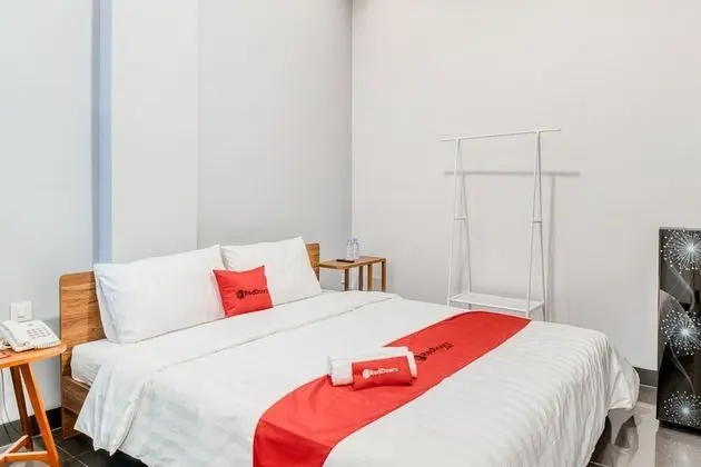 RedDoorz Plus near Taman Ismail Marzuki - Öne Çıkan Resim