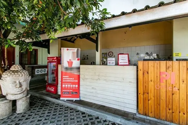 RedDoorz Plus near Taman Sari 2 - Lobi