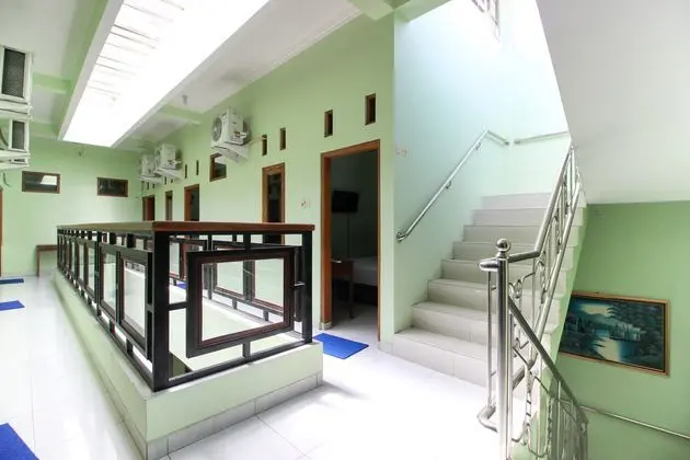 RedDoorz Plus near Taman Sari