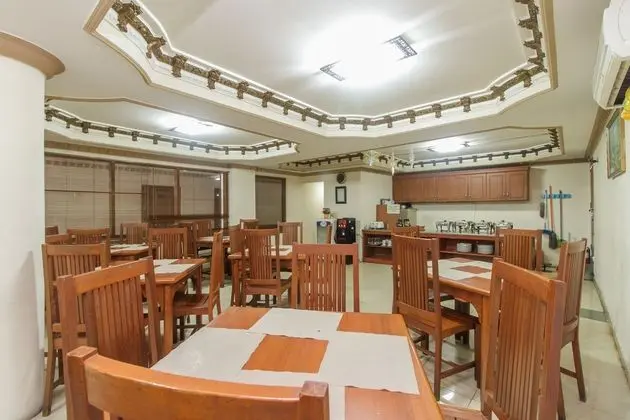 REDDOORZ PLUS NEAR TAMAN SIRING - Yerinde Yemek