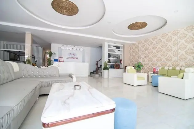 RedDoorz Plus near Tan Dinh Market 2 - Lobi