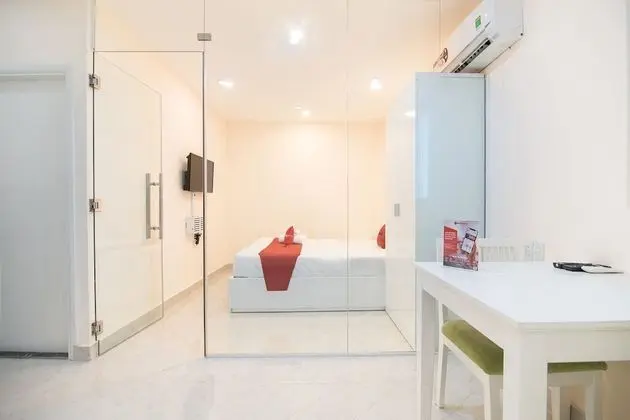 RedDoorz Plus near Tan Dinh Market 2 - Oda