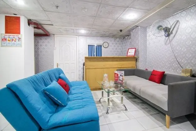 Reddoorz Plus Near Tan Dinh Market - Lobi