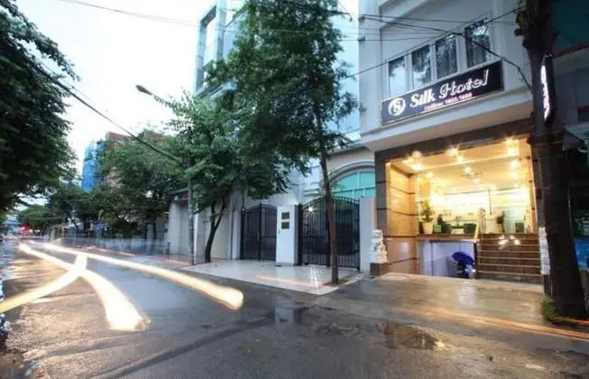 RedDoorz Plus near Tan Son Nhat Airport 2 - 1