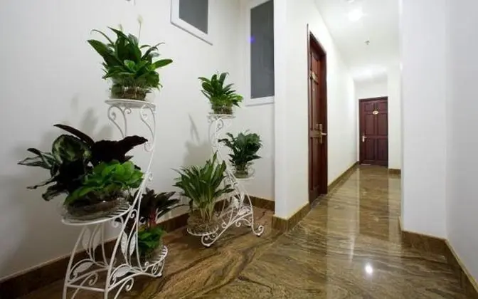 RedDoorz Plus near Tan Son Nhat Airport 2 - Lobi