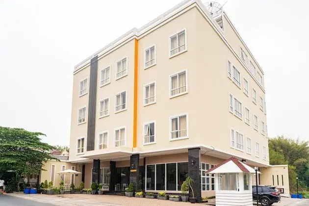 RedDoorz Plus near Teras Kota 3 - Dış Mekan