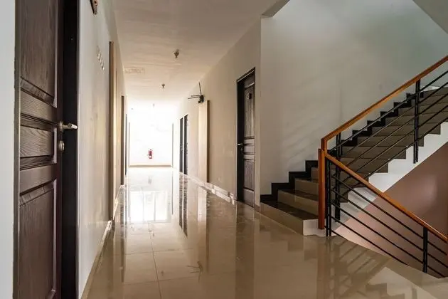 RedDoorz Plus near Teras Kota 3 - İç Mekan