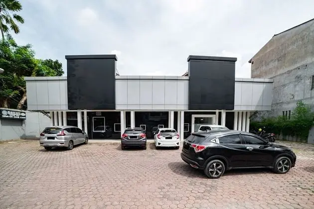 RedDoorz Plus near Thamrin Plaza Medan - Dış Mekan