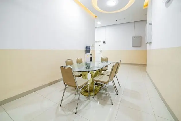 RedDoorz Plus near Thamrin Plaza Medan - İç Mekan