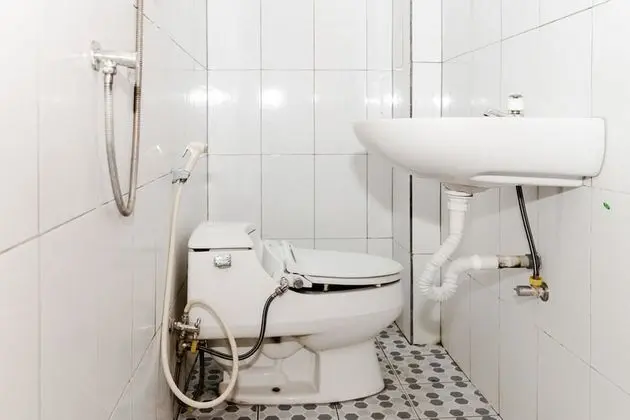 RedDoorz Plus near Transmart Kairagi Dua Manado - Banyo Tipleri
