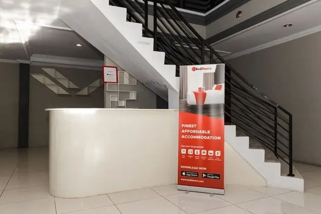 RedDoorz Plus near Transmart Kairagi Dua Manado - Lobi