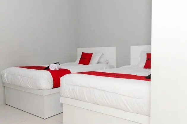RedDoorz Plus near Transmart Kairagi Dua Manado - Oda