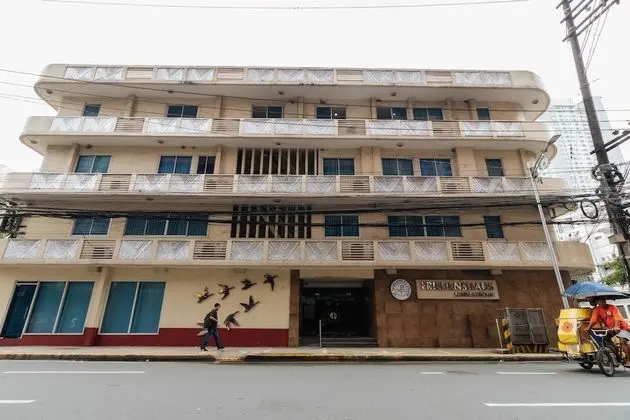 RedDoorz Plus near Vito Cruz Manila - Dış Mekan