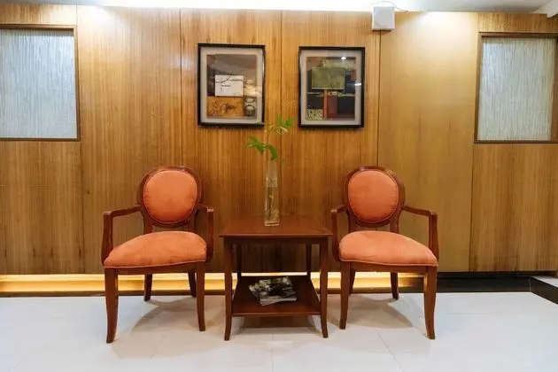 RedDoorz Plus near Vito Cruz Manila - Lobi