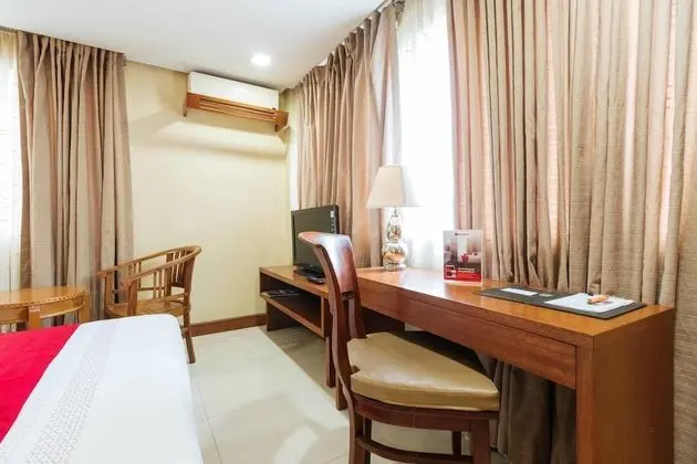 RedDoorz Plus near Vito Cruz Manila - Oda