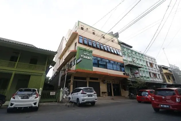 RedDoorz Plus near WTC Batanghari Mall