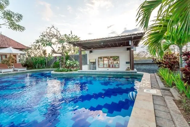RedDoorz Plus Nusa Lembongan Island - Havuz