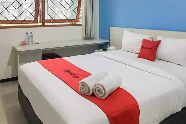 RedDoorz Plus @ Panorama Villas Batu