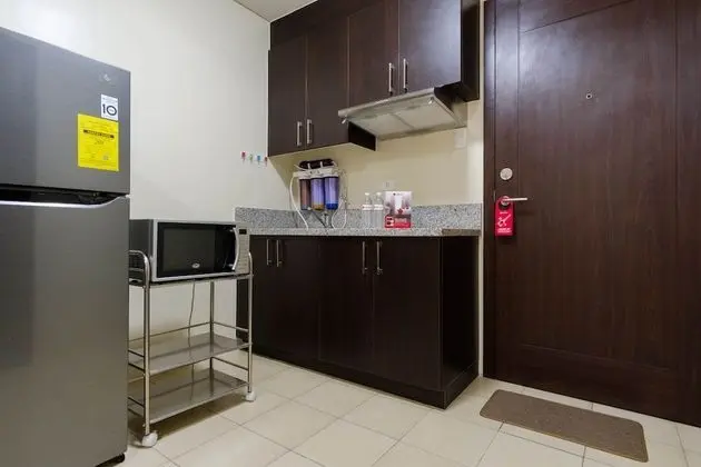 Reddoorz Plus @ Pioneer Woodlands Mandaluyong - Mutfak