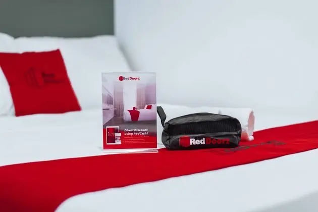 RedDoorz Plus @ Roxas Street Davao - Oda