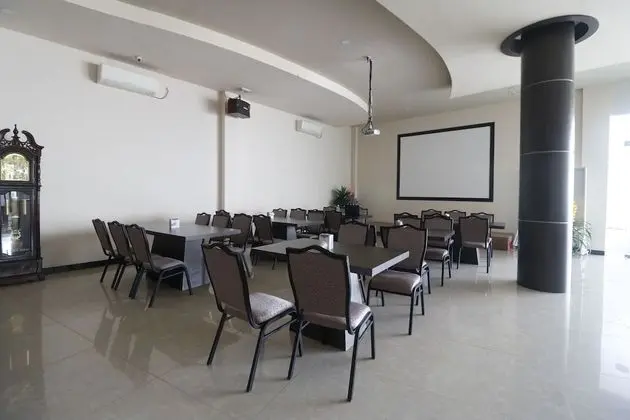 RedDoorz Plus @ Tanjung Uncang Batam - Yerinde Yemek