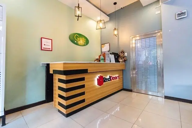 RedDoorz Plus @ Tayuman Manila - Lobi