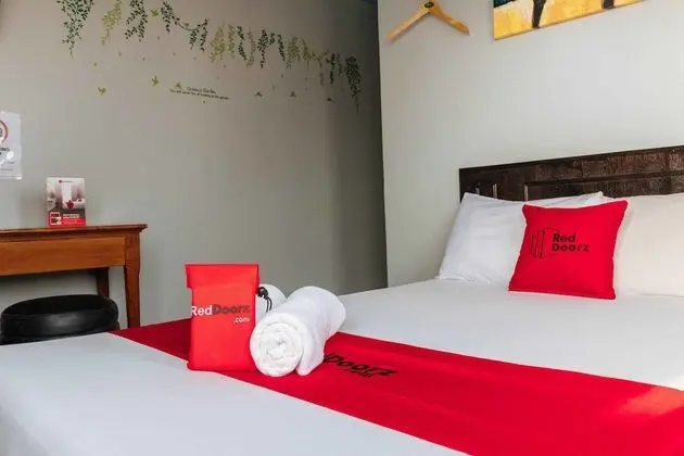 RedDoorz Plus @ Tayuman Manila - Oda