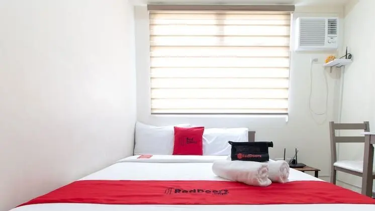 RedDoorz Plus @ Urban Deca Tower Edsa 2 - Oda