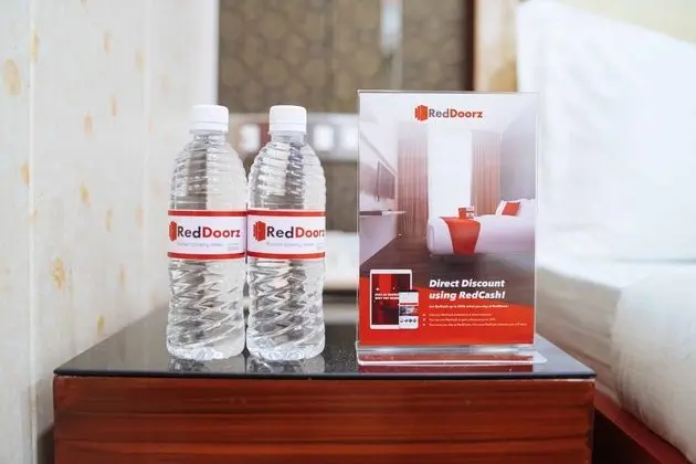 RedDoorz Plus @ Winter Benitez - Oda