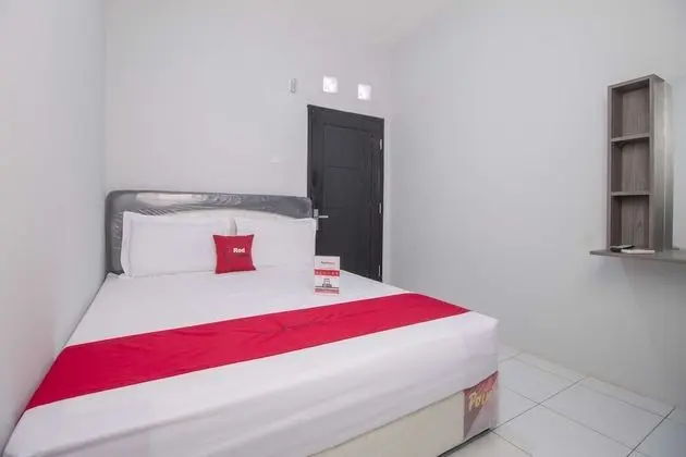 RedDoorz @ Pondok Bambu