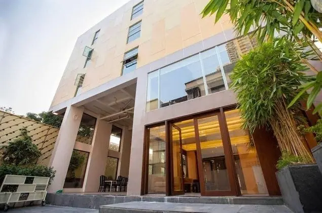 RedDoorz Premium A Room Bangkok