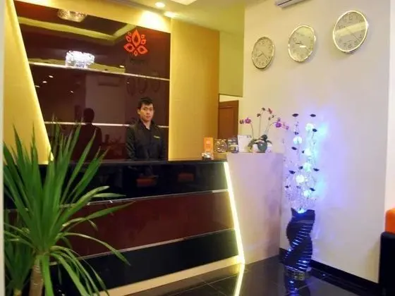 RedDoorz Premium @ Alqueby Hotel