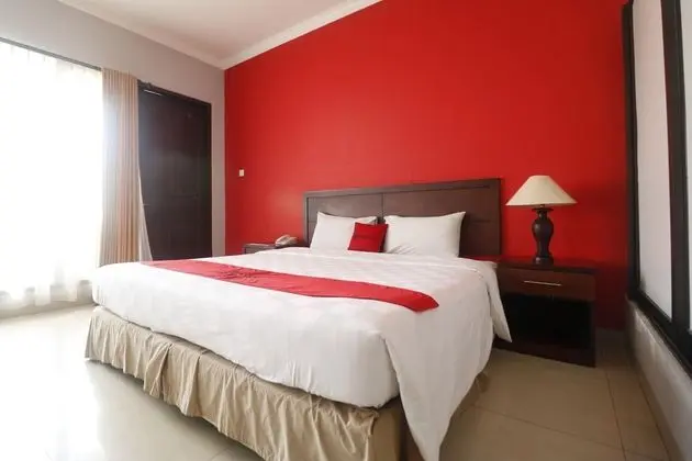 RedDoorz Premium @ Bukit Damai Indah