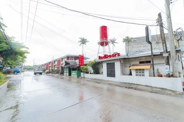 RedDoorz Premium @ Clarkview Angeles City - Dış Mekan