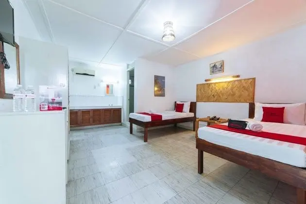 RedDoorz Premium @ Clarkview Angeles City - Oda