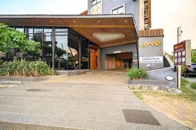 RedDoorz Premium Coco Hotel