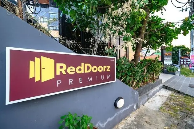 RedDoorz Premium Coco Hotel - Dış Mekan