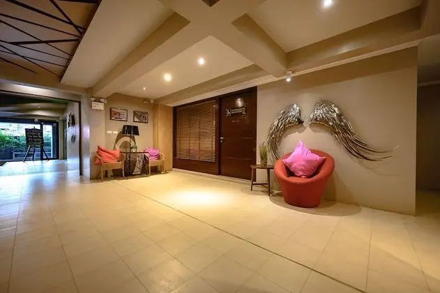RedDoorz Premium Coco Hotel - İç Mekan