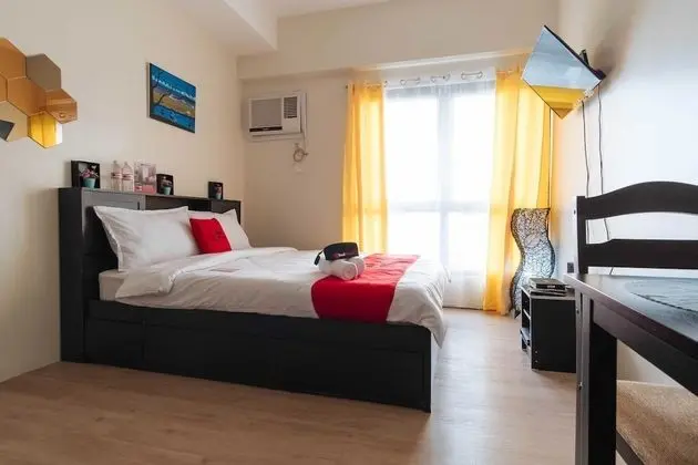 RedDoorz Premium near MRT North Avenue Station