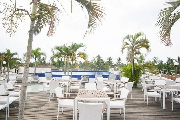 RedDoorz Premium near Senggigi Beach - Havuz