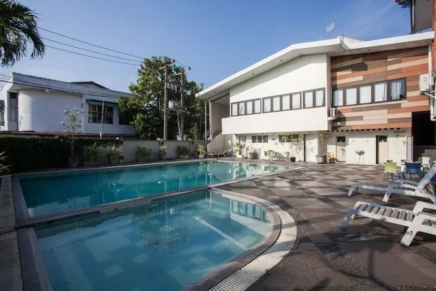 RedDoorz Premium @ Raya Nginden