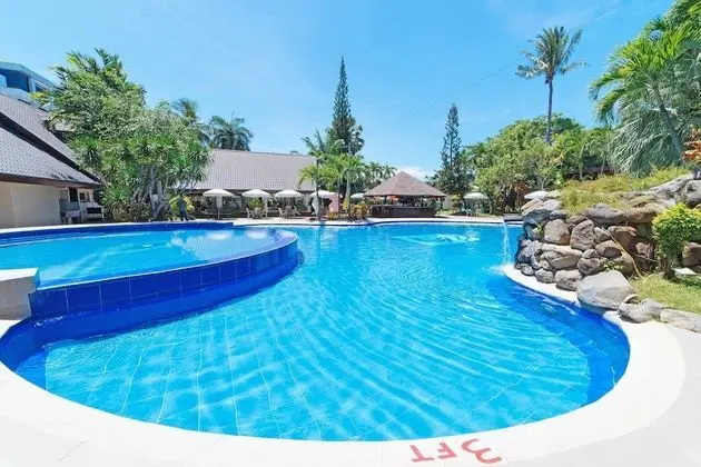 RedDoorz Premium @ The Ritz Garden Oases