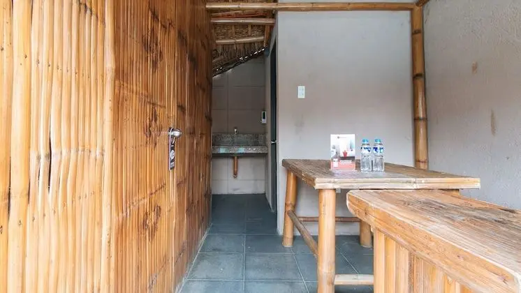 RedDoorz Premium @ Trece Indang Road - Oda