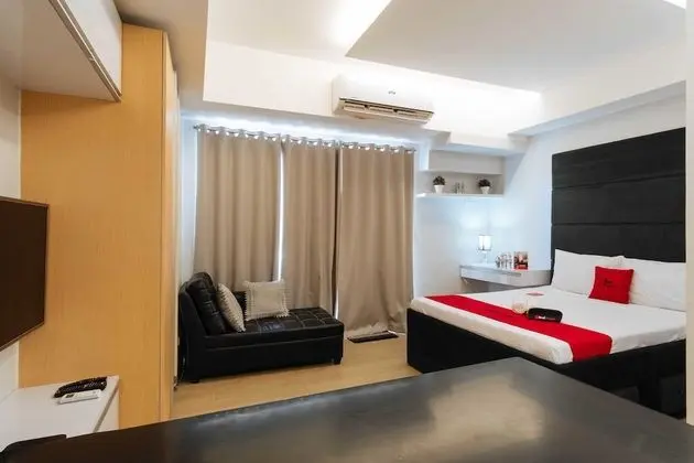 RedDoorz Premium @ Venice Luxury BGC 2