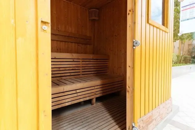 RedDoorz Premium @ Venice Luxury BGC 2 - Dış Mekan