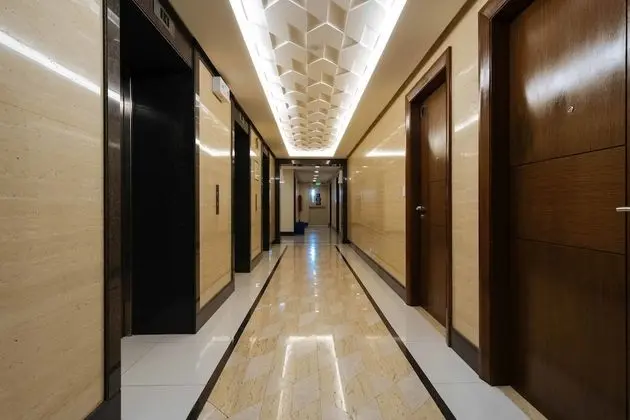RedDoorz Premium @ Venice Luxury BGC 2 - Lobi