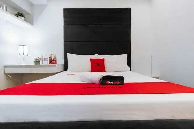 RedDoorz Premium @ Venice Luxury BGC 2 - Oda