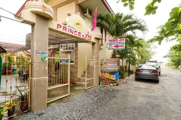 RedDoorz @ Prince JB Beach Resort Zambales - Dış Mekan