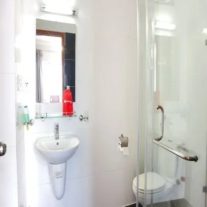 RedDoorz Quynh Giang Hotel Hoang Viet - Banyo Tipleri